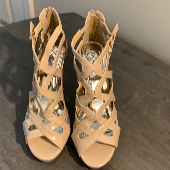 Daisy Fuentes (Carra) High Heel Platforms - Picture 2 of 9